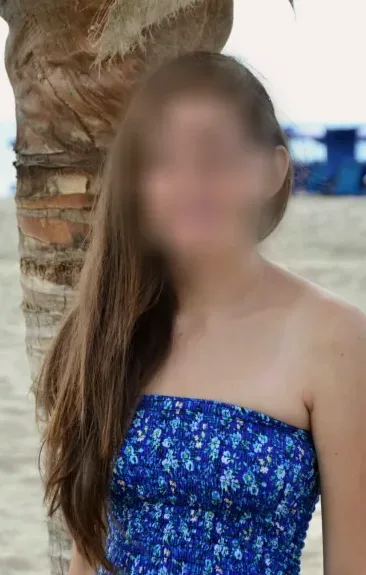 Amina, 28