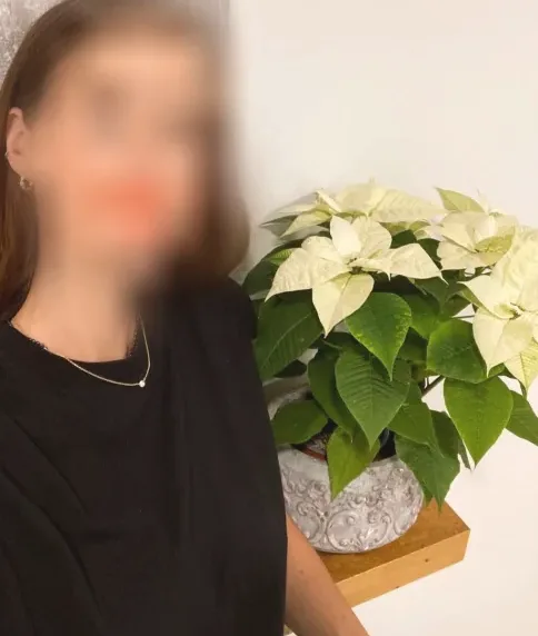 Amina, 37