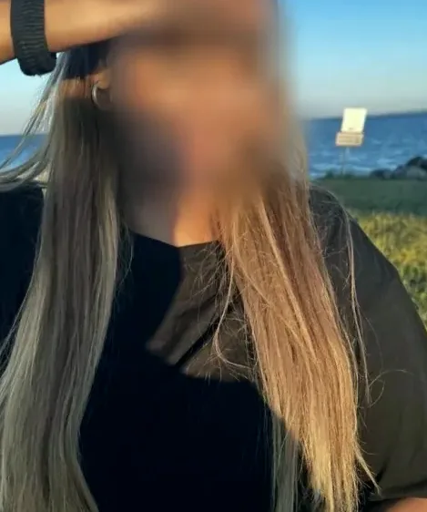 Ellie, 20