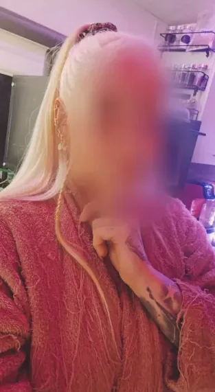 Emilie, 34