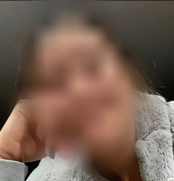 Emina, 40