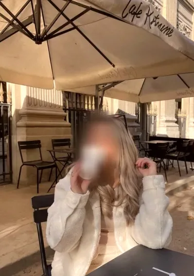 Emma, 32